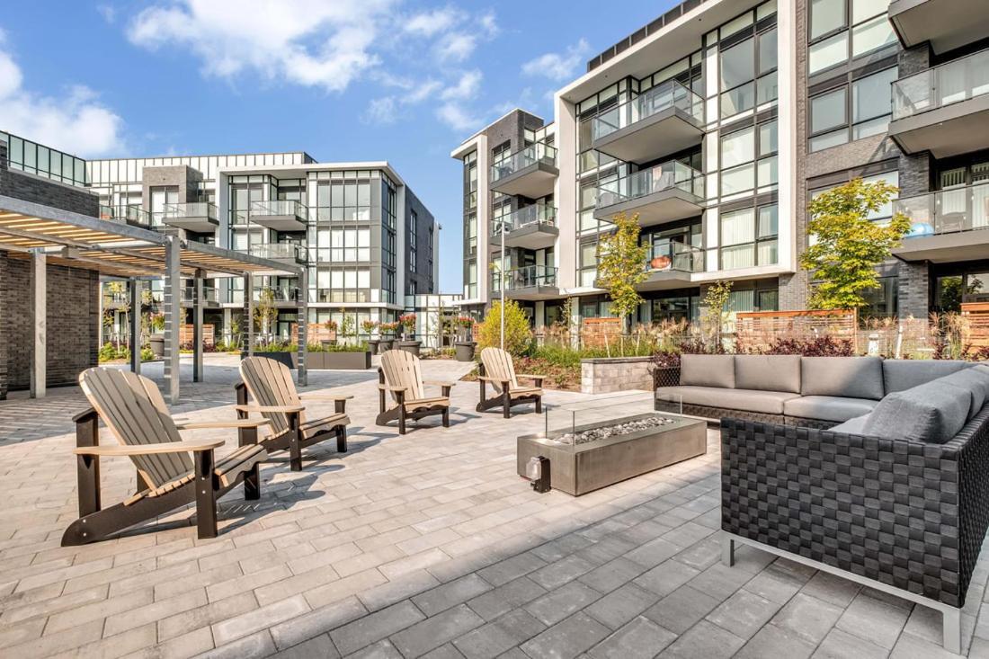 Pet Friendly Condos At Friday Harbour Innisfil المظهر الخارجي الصورة